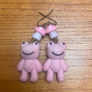 Hot Topic mushroom frogs pink flocked velvet french hook fairycore cute vibes 🍄